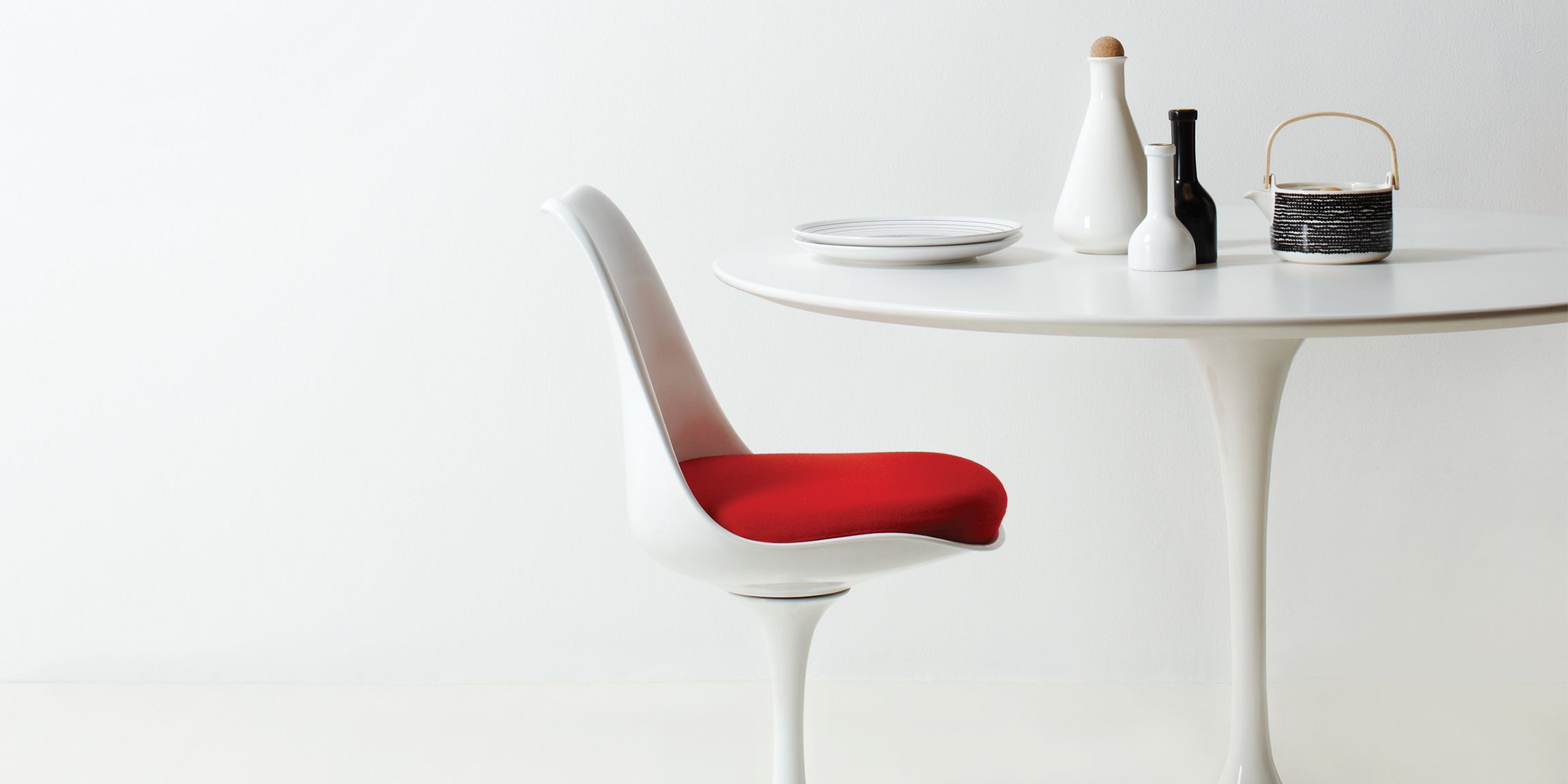 Eero Saarinen Iconic Tulip Table & Tulip Side Chair