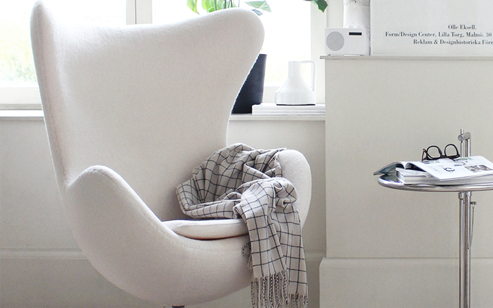 Arne Jacobsen Egg Chair in White Wool