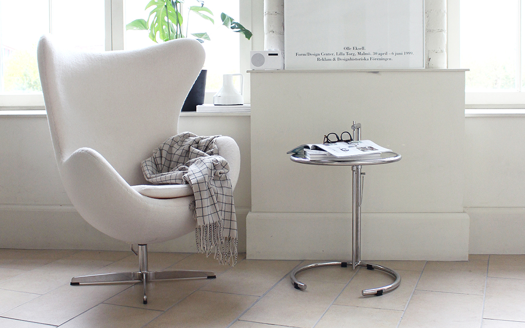 Jacobsen Style Egg Chair in White Wool and Gray Style E1027 Side Table. 