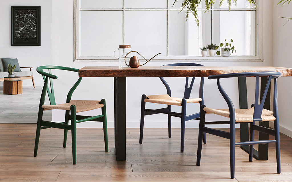 Wishbone chairs around coffee table