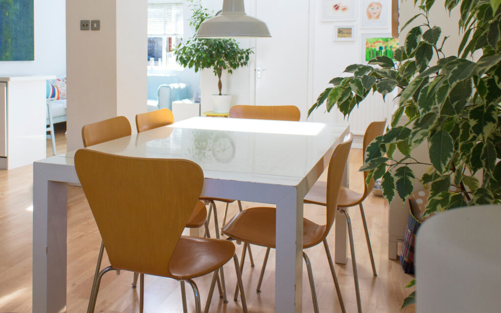 white-dining-table-with-chairs