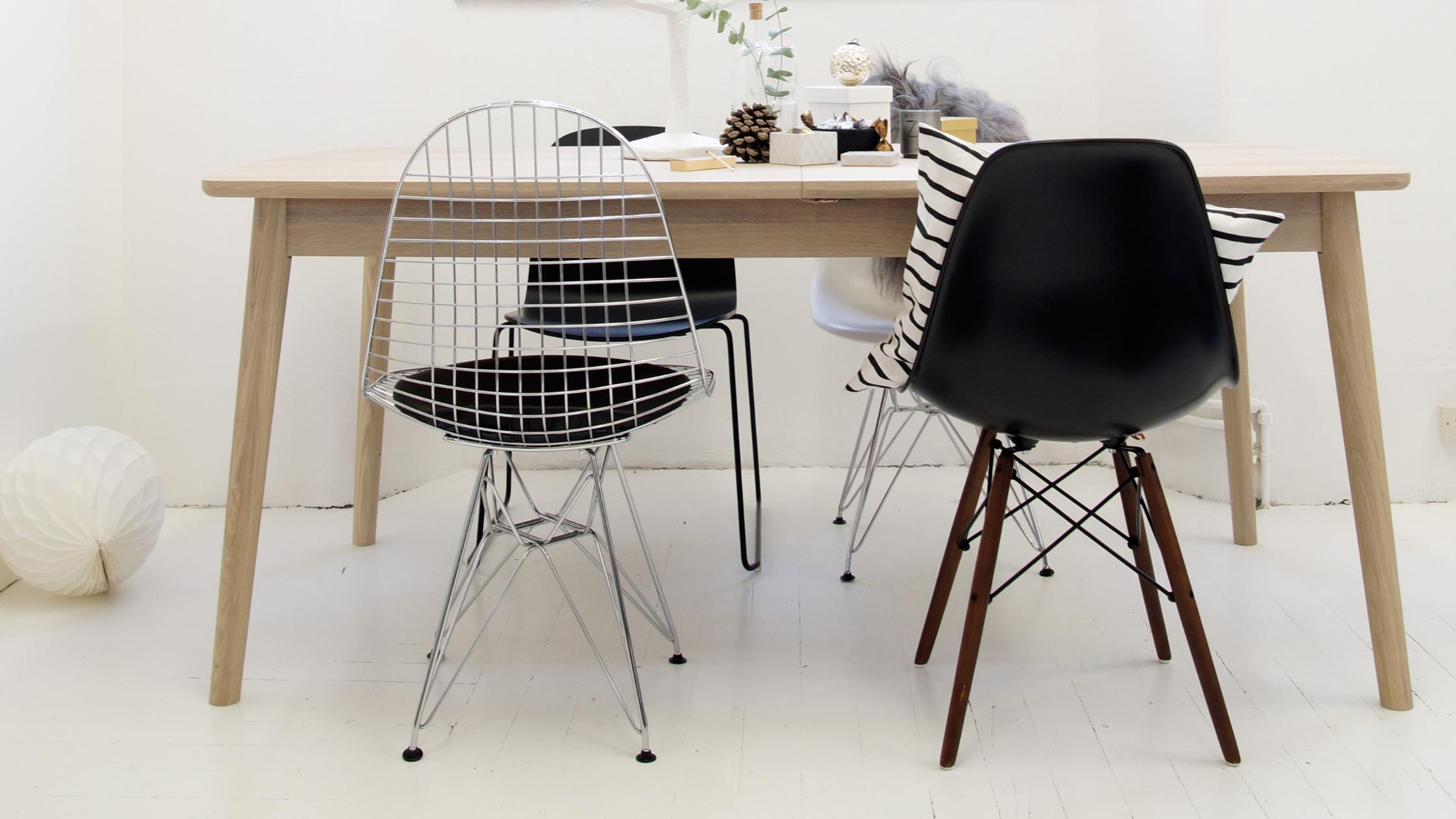 accent-chairs-under-table