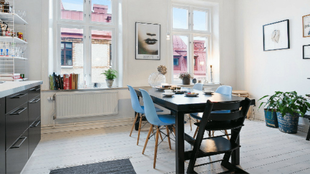 dining-table-in-dining-room